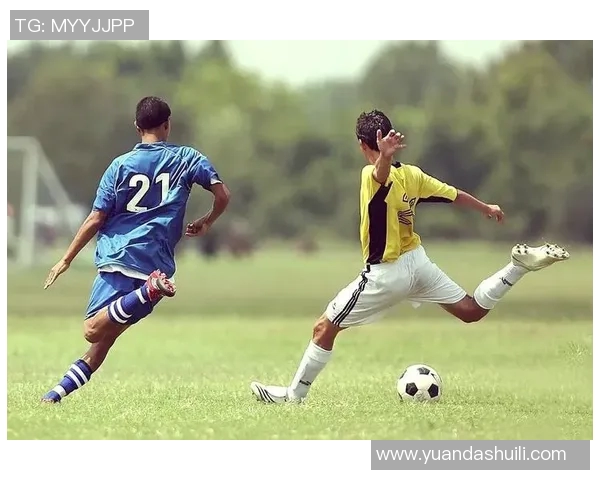 足球明星成长之路精彩瞬间全景展示与回顾